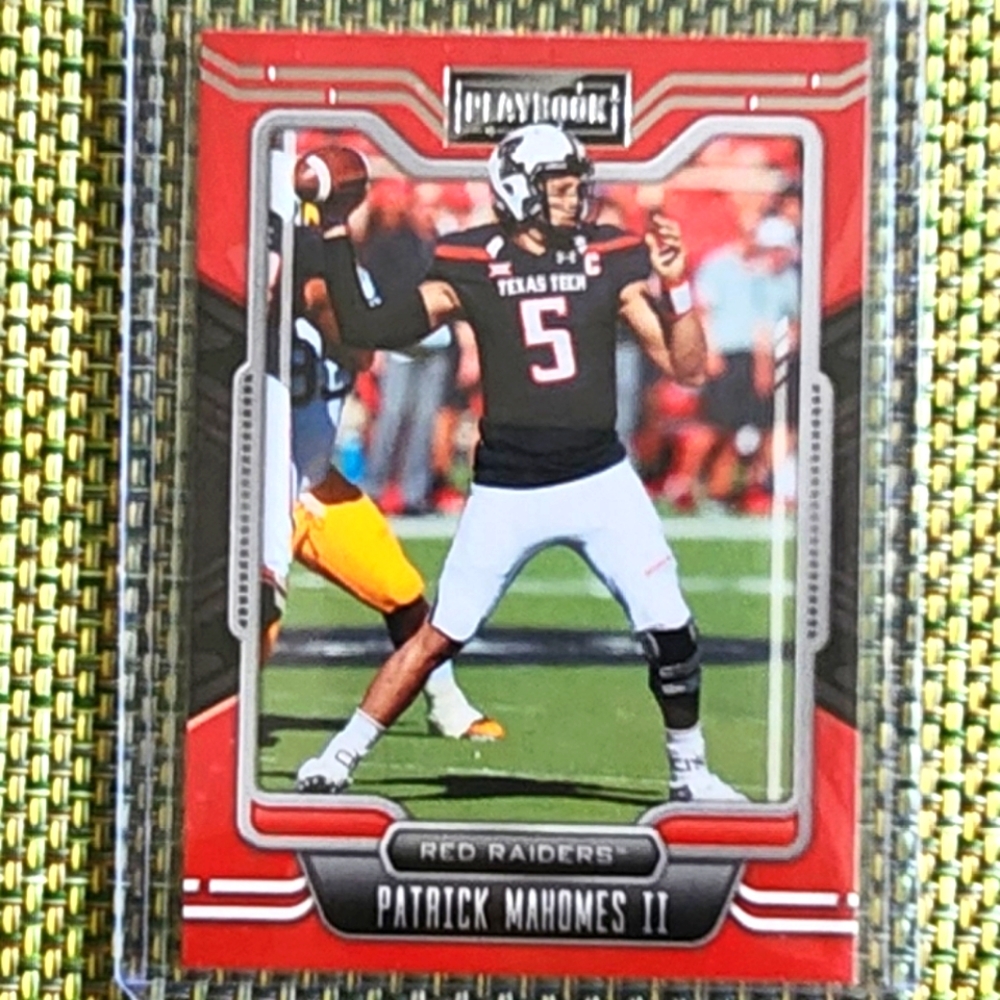 Patrick Mahomes II Playbook Trading Card